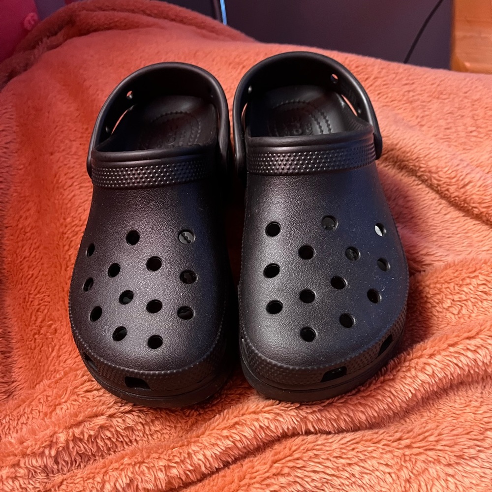 black platform crocs size 7 women’s